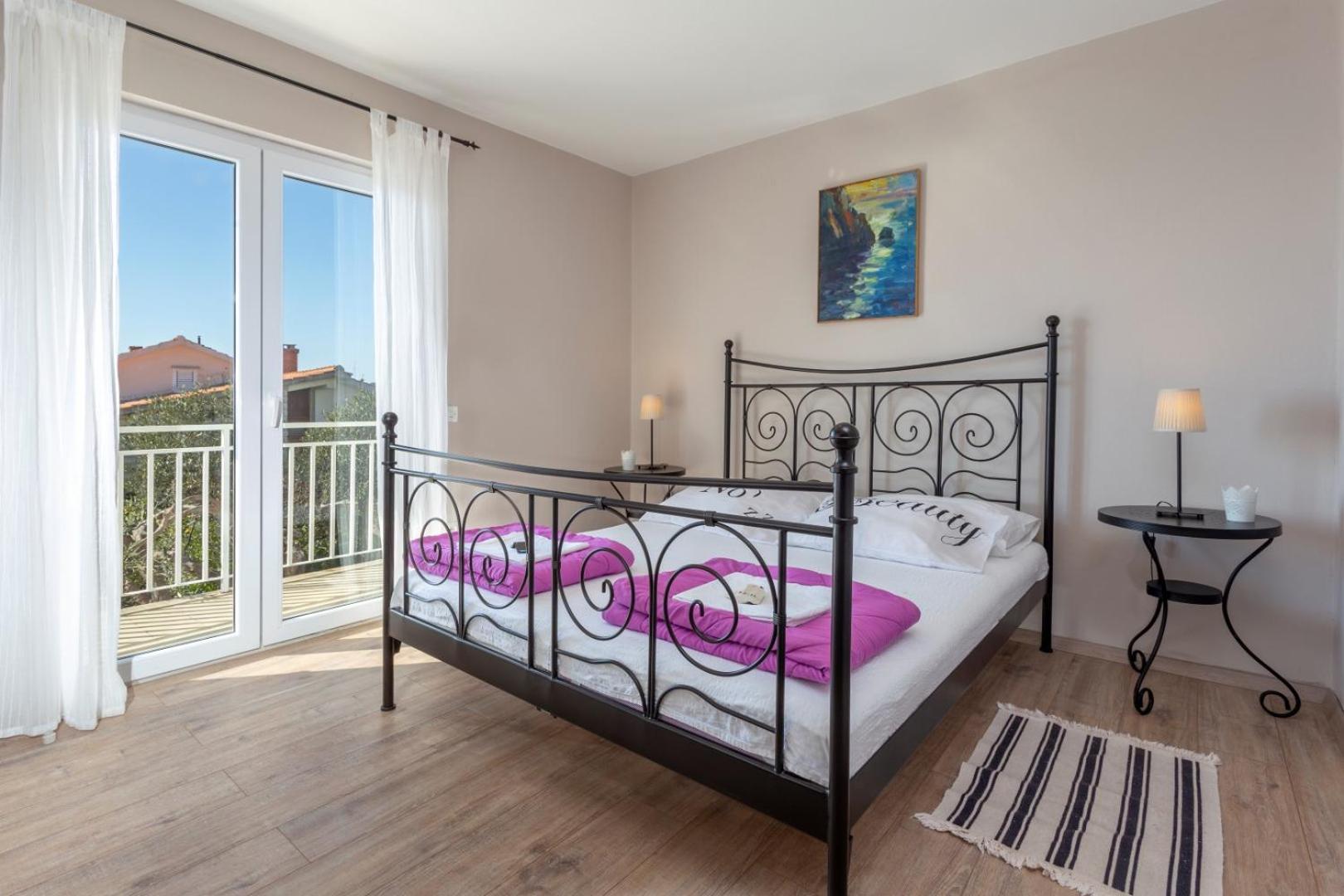 Peaceful Apartment With Beautiful View Χβαρ Εξωτερικό φωτογραφία
