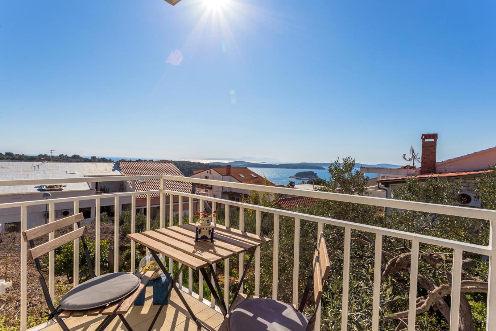 Peaceful Apartment With Beautiful View Χβαρ Εξωτερικό φωτογραφία
