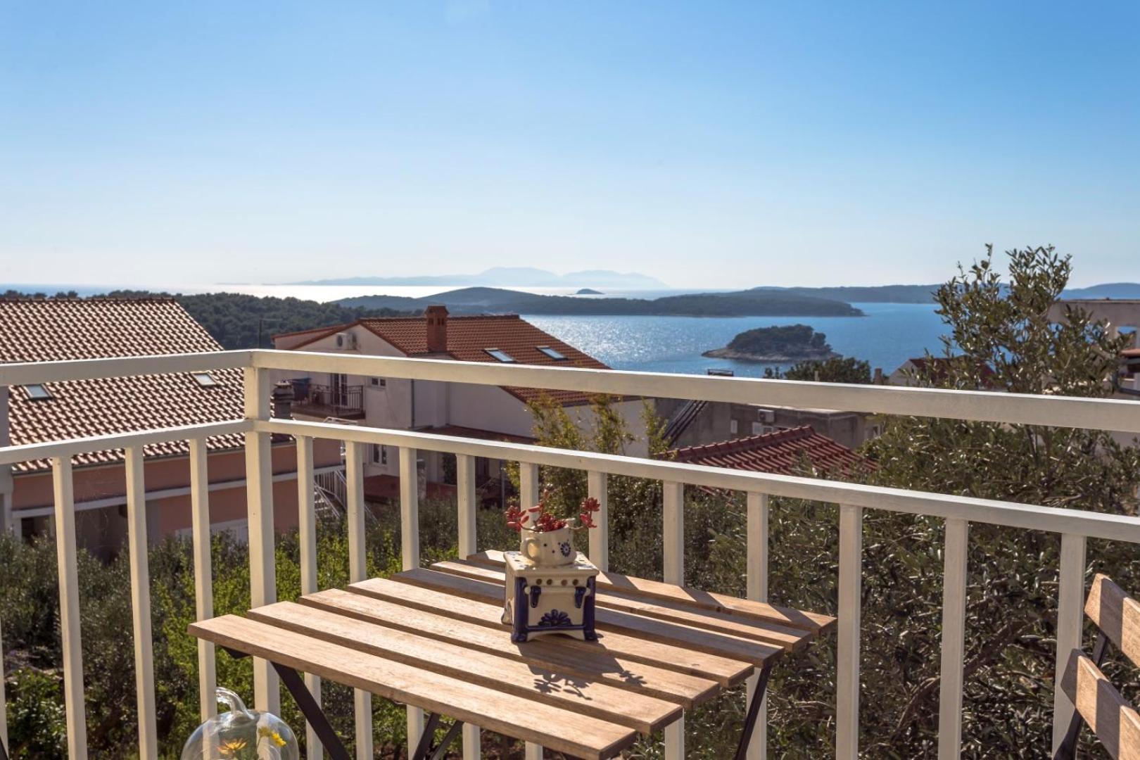 Peaceful Apartment With Beautiful View Χβαρ Εξωτερικό φωτογραφία