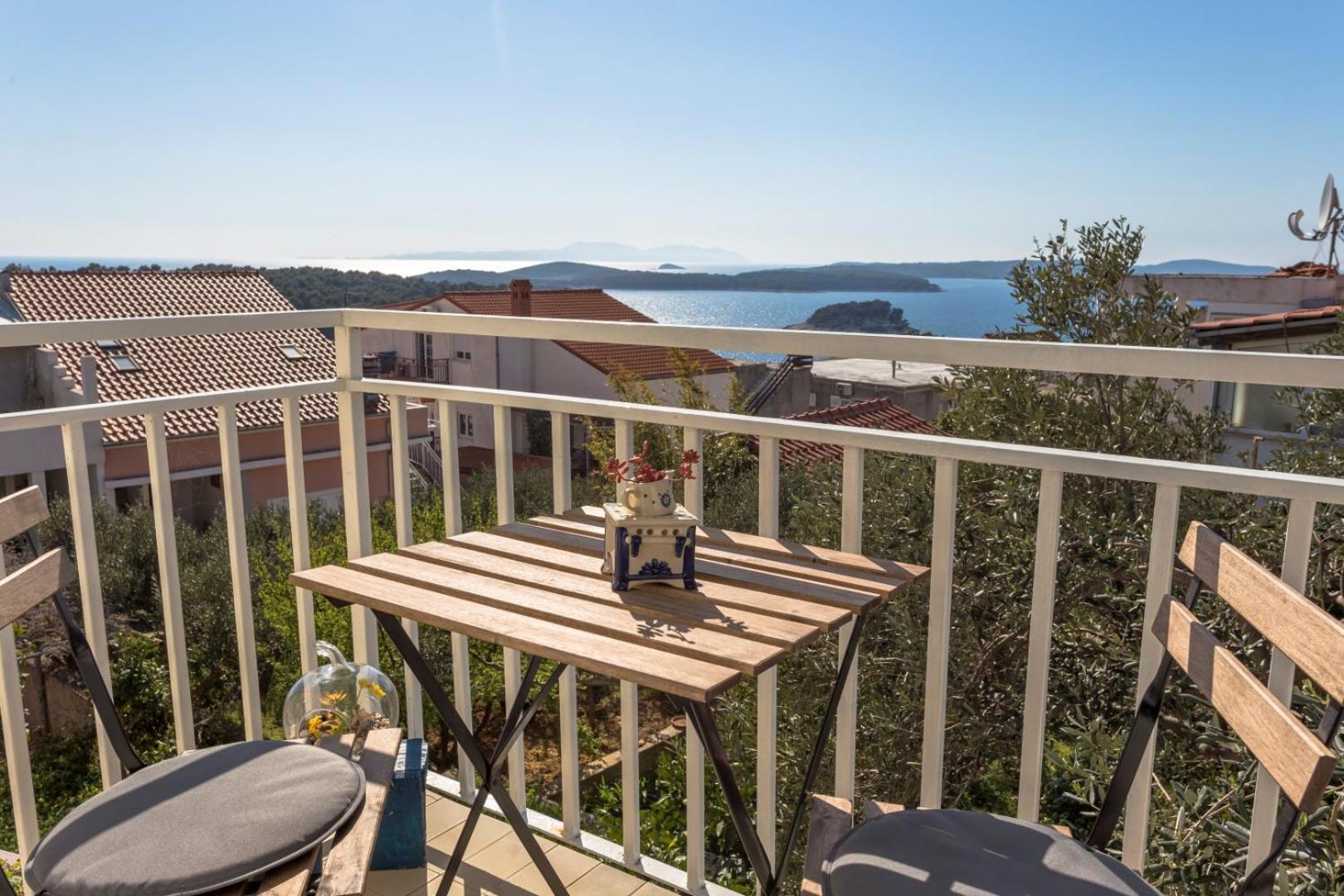 Peaceful Apartment With Beautiful View Χβαρ Εξωτερικό φωτογραφία
