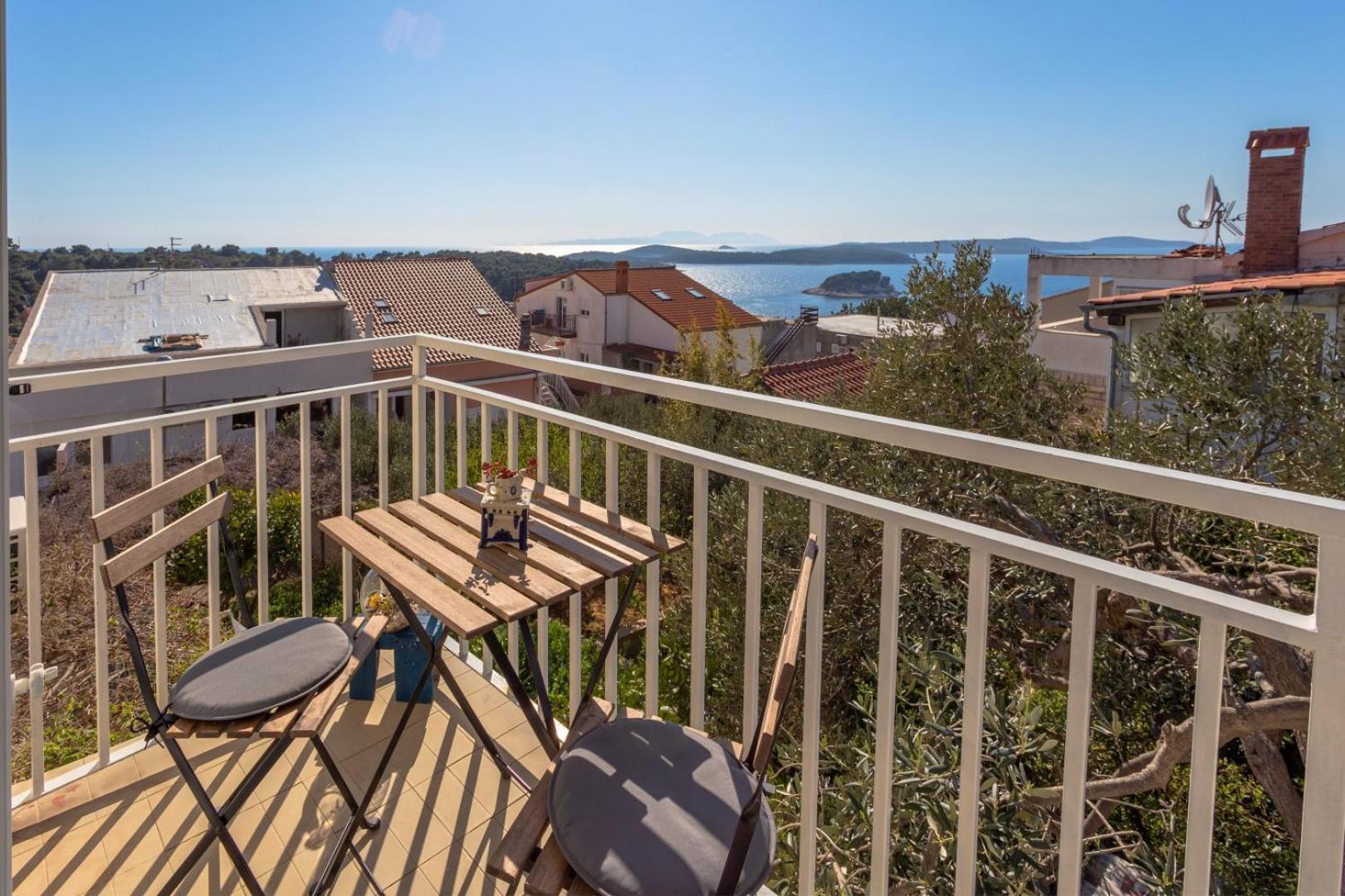 Peaceful Apartment With Beautiful View Χβαρ Εξωτερικό φωτογραφία